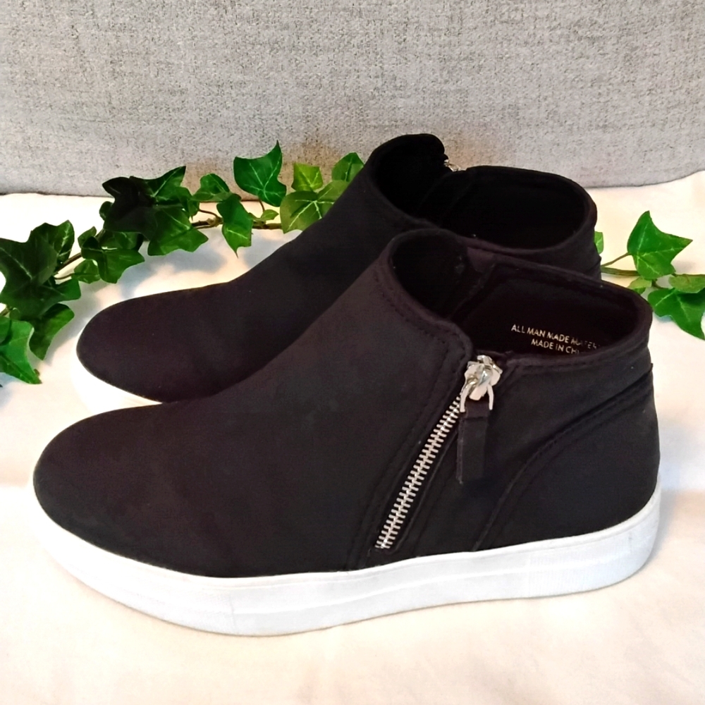 Women's Soda Chelsea Black Suede Flat Ankle High Top Booties